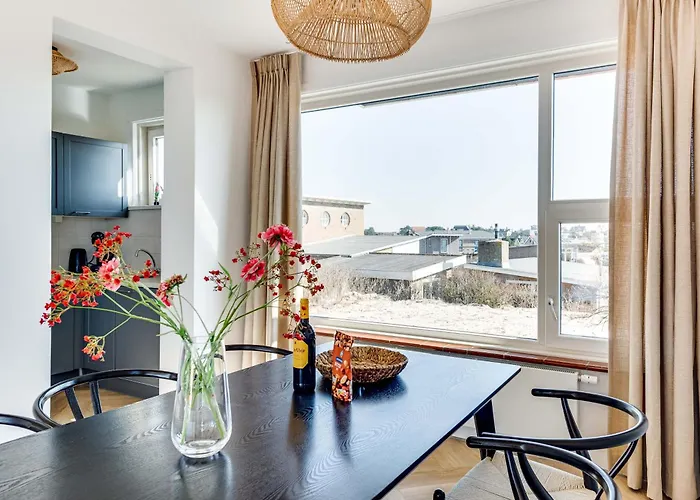 아파트 Vernieuwd Zeezicht Luxe